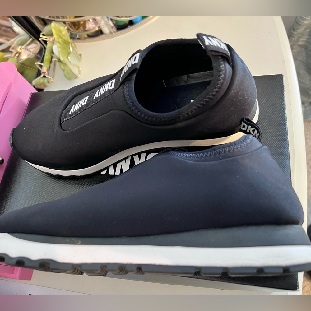 PRE-OWNED: Ladies DKNY SHOES.